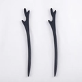 Set aus zwei minimalistischen schwarzen Haarstäben aus Holz im eleganten Geweih-Design - Longjiao Stil