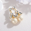 Boucles d'oreilles dorées élégantes avec zircons et grandes perles blanches pour femmes - Style Doré (E1085-02)