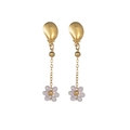 Pendientes de flor dorados con tachuelas festonadas y pétalos de perlas blancas - Rosa Claro