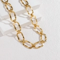 Vue détaillée d'un collier en acier inoxydable doré à gros maillons ovales texturés - Style B-Or (Collier)