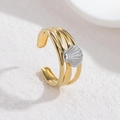 Bague ouverte à trois rangs en acier doré 18k avec détail de coquille festonnée argent - Style Coquillage Triple Couche (OLBR732-C-bk)