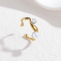 Détail de la bague vague en or 18 carats avec perle blanche et zircon à six griffes - Style de Perle Vague Irrégulière (OLBR739-C-ZZ)