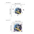 Sticker mural astronaute sur vagues avec planètes violettes et étoiles dorées déco maison - Style Astronaute Surfeur (SC221) / 40x40