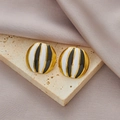 Retro-Ohrstecker aus 304 Edelstahl mit schwarz-weißen Emaille-Streifen in Goldoptik - Gestreifte Kugel-Ohrstecker (1279) / 18K-Gold / Schwarz Weiß