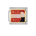 Dettaglio macro dello charm smaltato 'In God We Trust' in acciaio inox per bracciale modulare - Motivo IN GOD WE TRUST (HA-120)