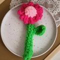 Handmade crochet camomile flower in deep rose pink and green yarn for gift decoration - Rose Red