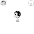 Dettaglio macro del labret in acciaio chirurgico 316L con simbolo Tai Chi in smalto bianco e nero - Yin Yang Argento (LP040-S1208)