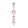 Dettaglio del piercing all'ombelico argento con quattro cristalli rosa a cuore incastonati - Stile Argentato Strass Rosa Quattro Cuori (BR25071428-S)