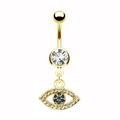 Nahaufnahme eines goldenen Bauchnabelpiercings mit blauem Evil Eye Anhänger und Zirkonia - Dunkelblauer Edelstein Augen-Stil