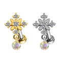 Détail de piercings pétales en croix or et argent avec pierres pendantes irisées - Style Pétale de Croix (#23 Or Blanc)