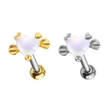 Détail de clous d'oreilles cœur en opale avec ailes de papillon en acier inoxydable - Style Cœur AB (#16 Or Blanc)
