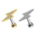 Détail de boucles d'oreilles éclair en or et argent avec incrustations de zircons - Style Éclair (#15 Or Blanc)