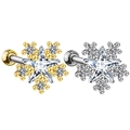 Vue détaillée des boucles d'oreilles étoile flocon avec zircone en or et argent - Style Flocon de Neige (#11 Or Blanc)