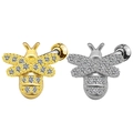 Vue macro de clous d'oreilles abeille en or et argent avec zircons micro-pavés - Style Abeille (#6 Or Blanc)