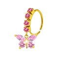 Detalle macro de un aro para nariz bañado en oro con colgante de mariposa rosa - Colgante de Mariposa de Cristal Rosa (#11)