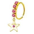 Detalle de un aro nasal dorado con circonitas rosas y un colgante en forma de estrella - Estrella con Zirconia Rosa (#17)