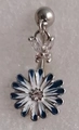 Bauchnabelpiercing mit Gänseblümchen und Schmetterling in Blau Weiß mit Kristallen - Schmetterling Gänseblümchen Stil (#4)