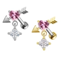Vue détaillée des boucles d'oreilles cœur et flèche en acier chirurgical avec zirconiums - Style Coeur et Flèche (Zirconia Rose - Acier)