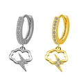 Dettaglio di orecchini a nuvola e fulmine con zirconi in finitura oro e argento - Stile Nuvola Fulmine (Color Acciaio)