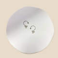 Détail d'un anneau de téton fer à cheval argenté avec pendentif nœud en zircon rose - Style Nœud Simple (23071934)
