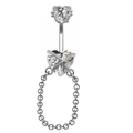 Detalle del piercing de ombligo de corazón plateado con circón y cadena de metal - Estilo Corazón Plateado Circón Claro (#3)