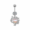 Nahaufnahme von Herz-Bauchnabelpiercing mit Opal-Anhänger und silbernem Blumenrahmen - Silver Iridescent Vine Heart Style (#13)