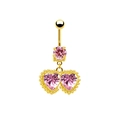 Detailansicht des rosa herzförmigen Bauchnabelpiercings mit goldener gebogener Barbell - Gold Rosa Zirkonia Doppelherz Stil (#5)