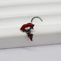 Detailansicht Piercing rote Lippen mit schwarzem Haken und birnenförmigem roten Stein - S-Nasenstecker (Schwarz)