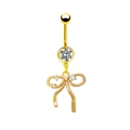 Dettaglio di un piercing all'ombelico dorato con fiocco e pendente in zirconia bianca - Stile Fiocco Liscio Oro (24030801-2)