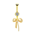 Dettaglio piercing ombelico dorato con fiocco di zirconi e nappa pendente raffinata - Stile Fiocco con Nappine Oro (24030801-4)