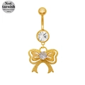 Detail eines Bauchnabelpiercings aus Chirurgenstahl 316L mit goldener Schleife und Zirkonia - Goldene Schleife
