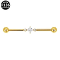 Macro-opname van gouden ASTM F136 titanium industriële barbell met drie fonkelende zirkoon - Gouden Vierkante Steen Stijl (G23INE627-G163805103)