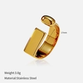 Détail d'une bague dorée en acier inoxydable montrant le diamètre 17mm et le poids 3,8g - Style de Décor Géométrique Ouvert (YHTSR-2501172)