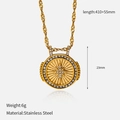 Détail du pendentif pièce dorée avec gravure d'étoile et dimensions sur fond gris - Style Pièce Étoile Octogonale (YHTSN-250503)