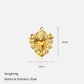 Detailansicht eines 30x25mm goldfarbenen Herzanhängers aus 18k Edelstahllegierung - Hohles Florales Herz-Stil (CH1400)