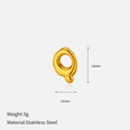 Macro shot of gold-plated stainless steel letter Q pendant with size dimensions 18mm x 13mm - 3D Bubble Style / Letter Q