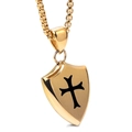 Collar con colgante de escudo vintage de 45mm en acero dorado y cruz grabada - Juego de Collar Dorado