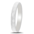 Detailweergave van een grijze keramische ring met geometrisch ruitvormig oppervlak - US 7 / Wit