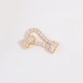 Dettaglio macro della chiusura a ferro di cavallo dorata con zirconi per bracciali - Gold White Zircon Horseshoe Clasp