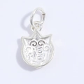Dettaglio pendente in argento S925 con design a orecchie di gatto e carattere Fu inciso - Ciondolo Etichetta Benedizione Fu Argento