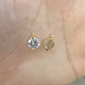 Détail d'un pendentif en argent 925 avec zircon rond et serti griffes plaqué or - Or Zirconia Blanc Grand (8mm)