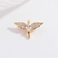 Detalle de dije de libélula dorada con incrustación de circón y pavé de piedras - Abalorio Golondrina Doble Fila Oro Strass Blanco