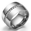 Anello moderno da 14mm in acciaio inossidabile con metallo spazzolato e zirconi incastonati - US 7 / Colore acciaio