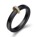 Minimalistischer schwarzer Keramikring mit Goldbogen und vier Zirkonia-Steinen - US 6 / Schwarz