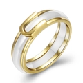 Minimalistischer Ring aus weißer Keramik mit Gürtelschnalle und 5,6mm breitem Goldrand - US 6 / Weiß