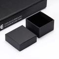 Minimalistische mattschwarze quadratische Geschenkbox für Schmuck mit Deckel - Ringbox (5x5)