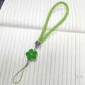 Detalle del cordón trenzado verde para móvil con un colgante de flor plateada y un diamante - Cuerda Tejida Flor Pequeña Verde (K6149)