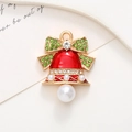 Pendentif cloche de Noël doré avec émail rouge, strass brillants et perles blanches - Cloche de Noël Perle Dorée (D2061)