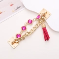 Detailansicht der goldenen DIY-Kette mit rosa Schmucksteinen und Quaste für Handyhüllen - Goldene Basis (Armband-Stil) / Edelstein Quaste (Rosarot) (K1403)
