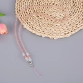 Lanière de téléphone en perles de cristal rose faites main avec fermoir argenté sur tapis - Tout Rose (K6141)